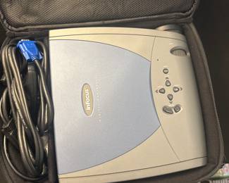 InFocus LP350 multimedia DLP digital video projector