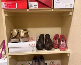 Womens shoes size 8-8.5