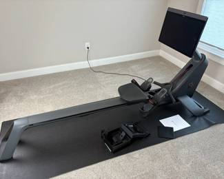 004 Peloton Rowing Machine w mat