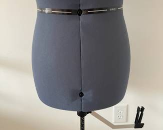 H8 - $80. Singer Adjustable 60" dress form. DF250/251 book included. 