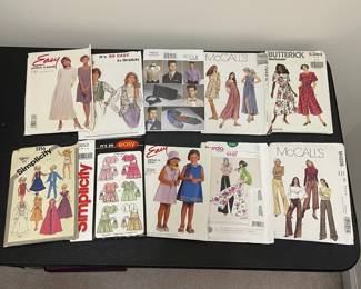 H49 - $50. Pattern LOT. Over 100 Vintage Patterns. Vogue, Simplicity, McCalls, New Look. Butterick. 