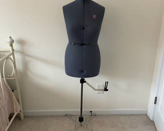 H8 - $80. Singer Adjustable 60" dress form. DF250/251 book included. 
