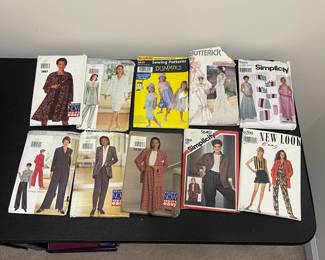 H49 - $50. Pattern LOT. Over 100 Vintage Patterns. Vogue, Simplicity, McCalls, New Look. Butterick. 