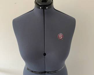 H8 - $80. Singer Adjustable 60" dress form. DF250/251 book included. 