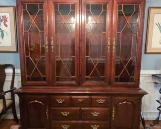Thomasville Collectors Cherry China Cabinet