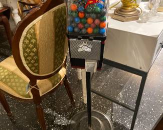 Corvet gum dispenser