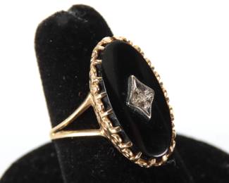 Vintage 14K Gold Ring with Onyx Setting & Diamond Chips - Size 7