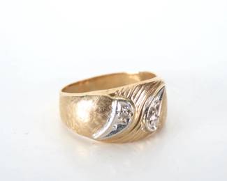 14K Gold Ring with Diamond Chips - Size 5 - TW 2.7g