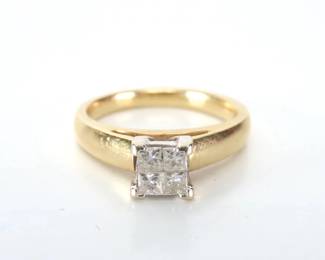 Stunning 14K Gold Diamond Ring - Size 7.5 - TW 5.5g
