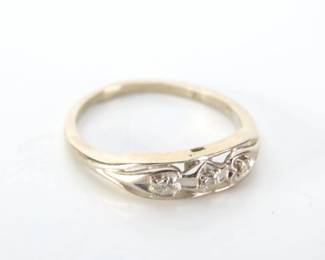 14K Gold Ring with Diamond Chips - Size 7.5 - TW 2.2g
