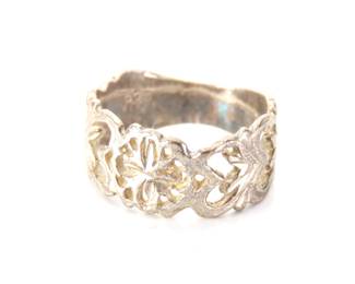 Sterling Silver Ring - Size 4.5 - 2.7g