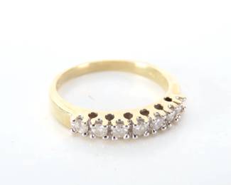 Beautiful 10K Gold & Diamond Ring - Size 7