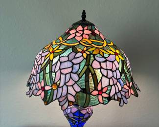 Tiffany style lamp with lighted base
