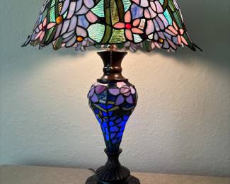 Tiffany style lamp with lighted base