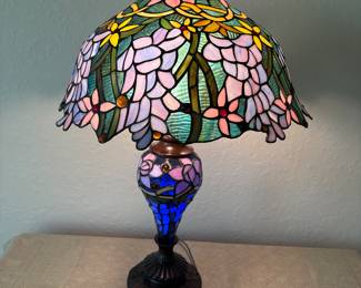 Tiffany style lamp with lighted base