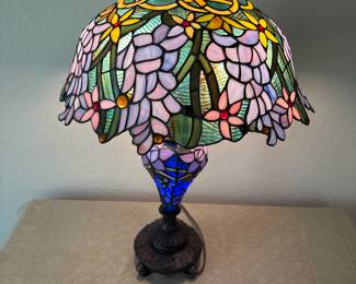 Tiffany style lamp with lighted base