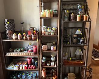 Candles
Metal decorative shelf