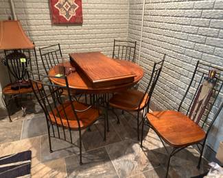 Table with 6 chairs