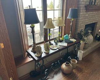 Lamps
Sofa table
Bookends