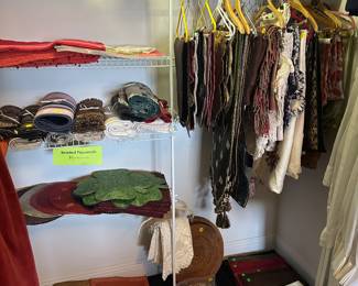 Tableclothes, runners and placemats