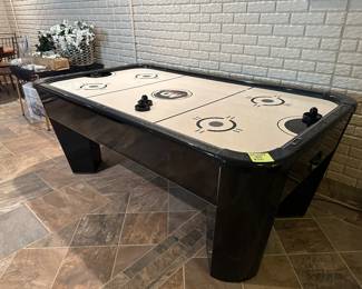 Air hockey table