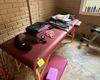Massage table with carrying bag