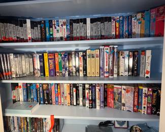Various VHS tapes - 90s classics, kids movies