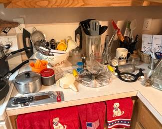 Patriotic dish towels, variety of kitchen cookware