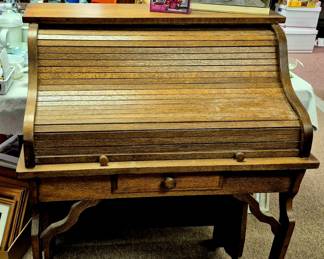Antique 32" wide oak "S" rolltop desk