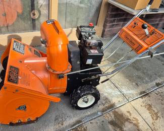 "Mark Master" 5 speed 24" snowblower w/ Tecumseh engine and electric start