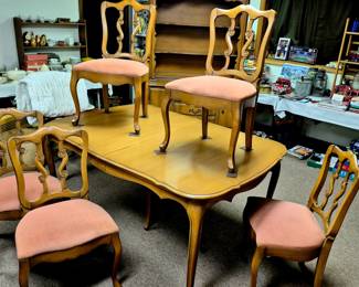 7 pcs. French Provincial walnut dining room table set w/ 3 leaves and pads