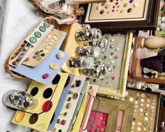 Large selection of vintage buttons!!