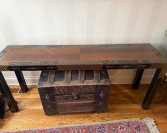 Vintage Drexel Chinese Black Chinoiserie Hand Painted Gilt Gold Trim. Entry Way Table. Antique Trunk