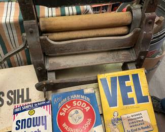 Vintage Boxed Laundry/Bleach Detergent. Antique Wringer