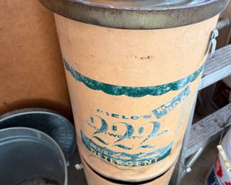 Vintage Marshall Fields 222 Drum with Metal Lid. Once Held Laundry Detergent!