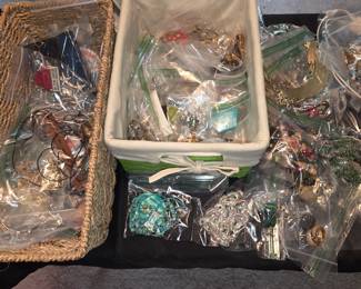 Lots of jewlery