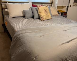 King bed, brass headboard