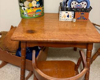 Solid Wood Vintage Children's table and chair