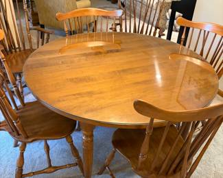 Vintage Set Of 6 Heywood Wakefield Maple Wood Windsor Spindle Back chairs, Dining Table, two leaves and a China hutch. Mid-Century Modern pieces made from solid birch, commanding significant prices from collectors for their quality, iconic design. Streamline design with retro appeal