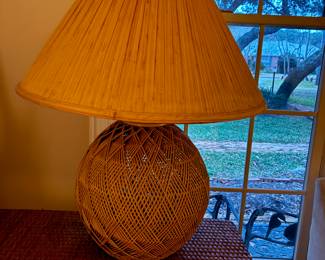 17 68.00 Wicker lamp round base 22Wx28H