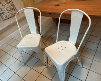 36 70.00 Pair of metal white bistrot chairs