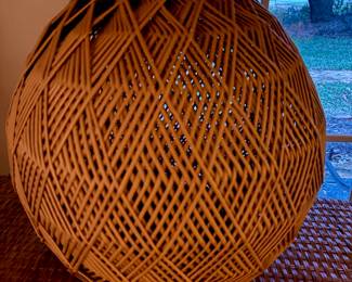 17 68.00 Wicker lamp round base 22Wx28H