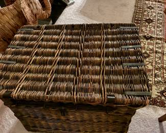 11 110.00 Large travelling trunk Vintage 37x25x24H