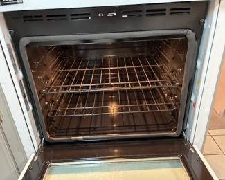 34 250.00 GE electric stove oven - gently used look