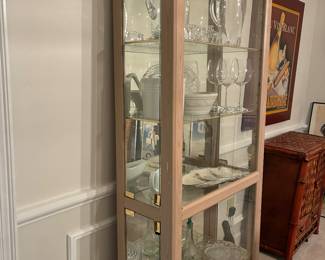 30 150.00 Bleached style curio 28 X 12 X 76 with light - 5 shelves