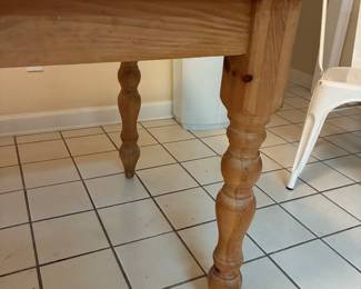 35 400.00 Pine table vintage 60Wx35Dx31H