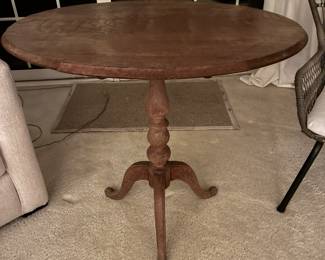 57 110.00 Oval wood table tilt top 31x23x29H