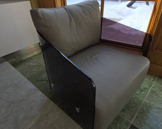 Swivel lounge chairs