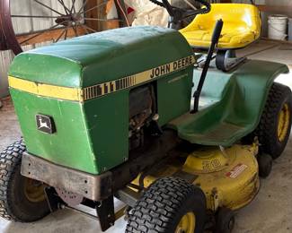 IT RUNS! Vintage John Deere 111 Riding Mower 