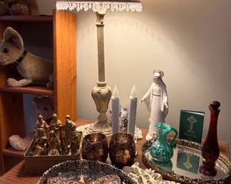 Gold Nativity Scene, Hallmark Madonna, Boyd’s Bear Moose, Yo Quiero Taco Bell Dog! Douglas Teddy Bear 